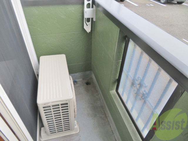 バルコニー　バルコニーは幅があり、広い印象を受けました。