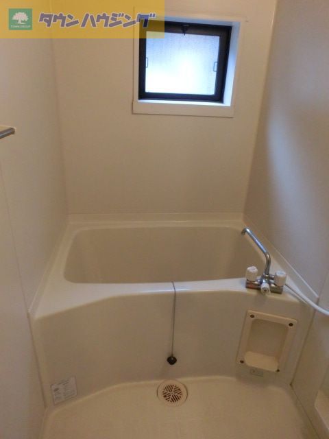 バス・シャワールーム　小窓付きです