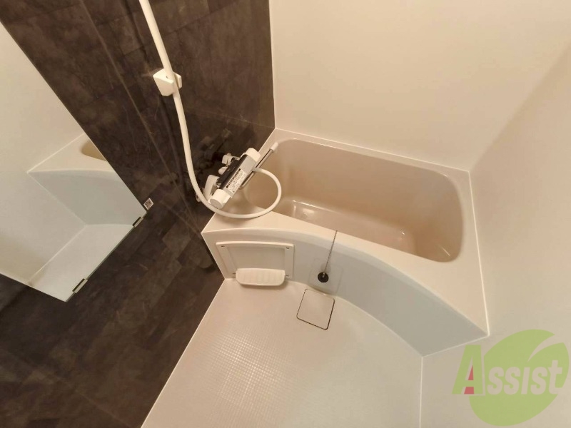 バス・シャワールーム　お風呂になります。一日の疲れを癒してくださいね。