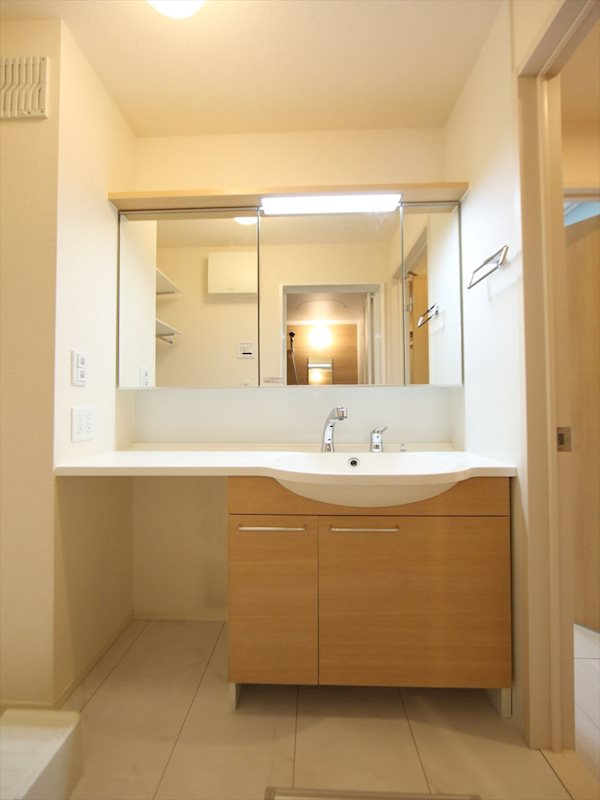 洗面設備　脱衣所　シャンプードレッサー　室内洗濯機置き場