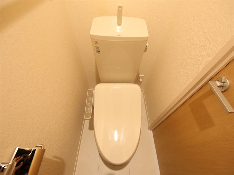トイレ　温水洗浄暖房便座付トイレ