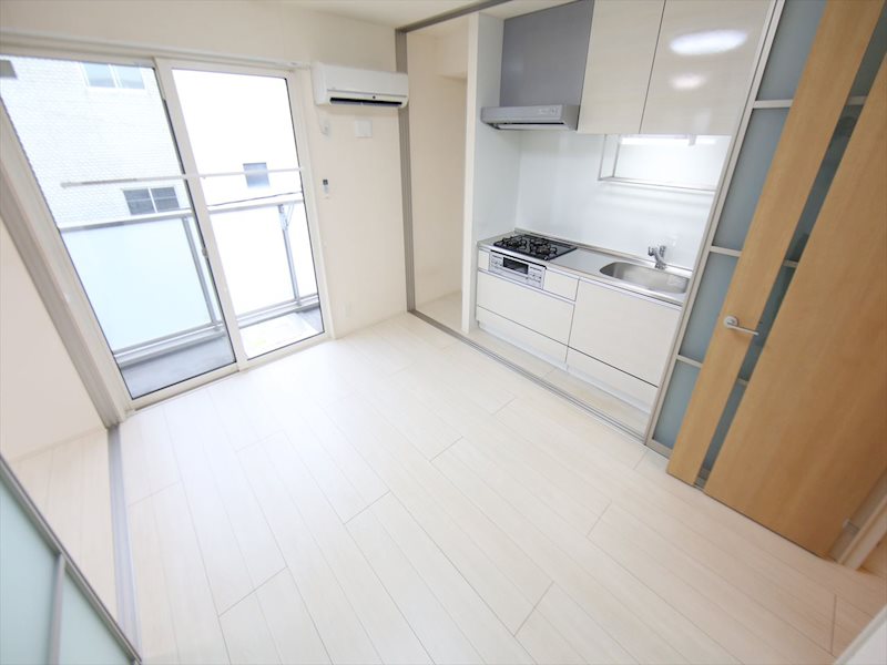 居室・リビング　ＬＤＫ8帖　システムキッチン