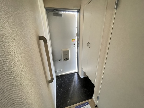 玄関　※別号室の写真です