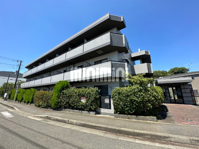 建物外観　オートロックマンション。