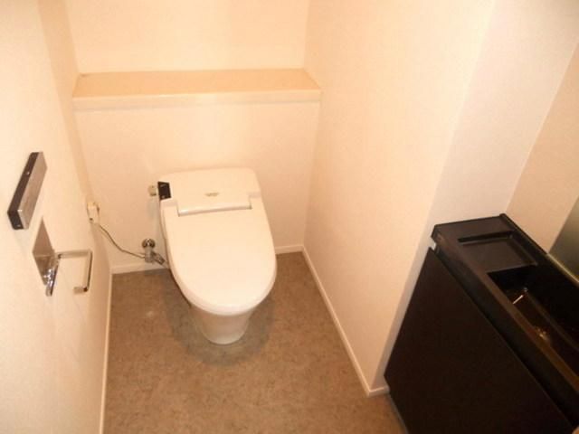 トイレ　温水洗浄便座完備トイレ