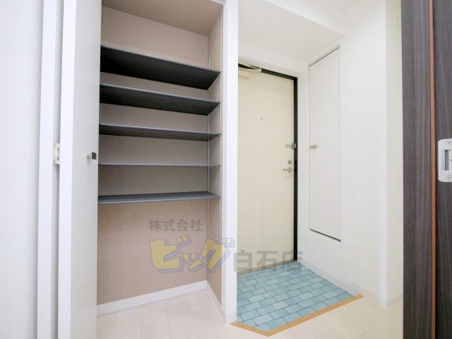 玄関　広々とした玄関です♪