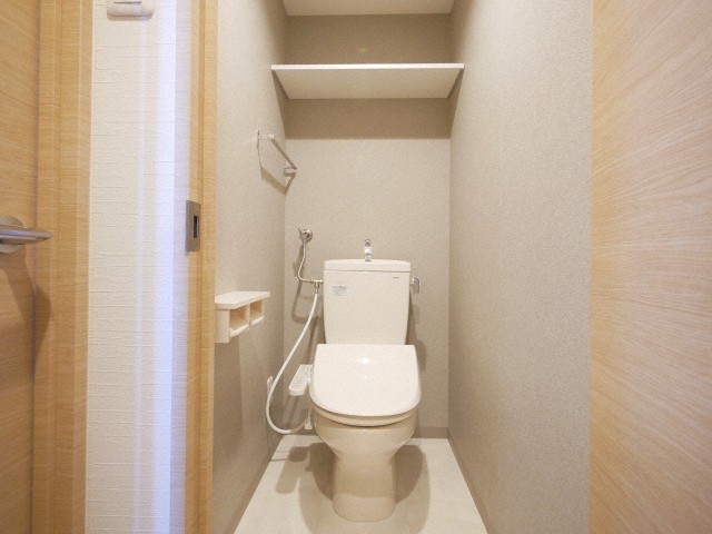 トイレ　快適なウォシュレット付きです♪