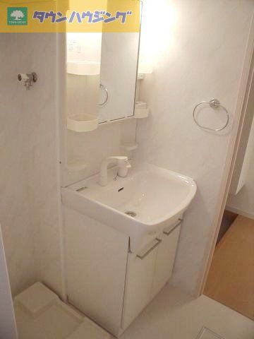 洗面設備　シャンプードレッサー付の独立洗面