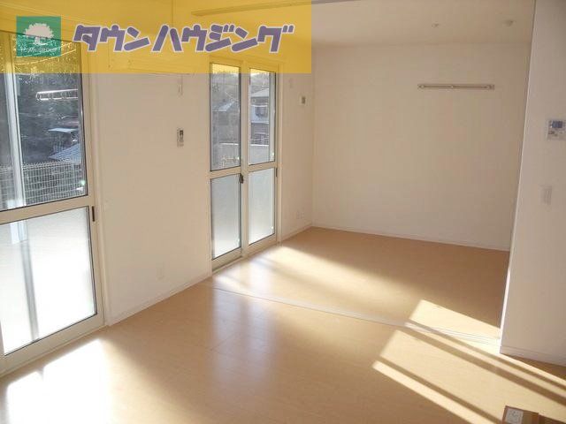 居室・リビング　明るさを感じるお部屋です
