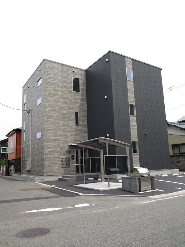 建物外観　築浅アパート