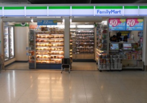 コンビニ　ファミリーマート（コンビニ）まで285m