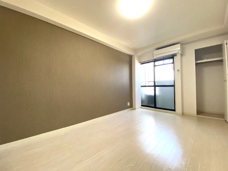 居室・リビング　白を基調にした明るいお部屋です。