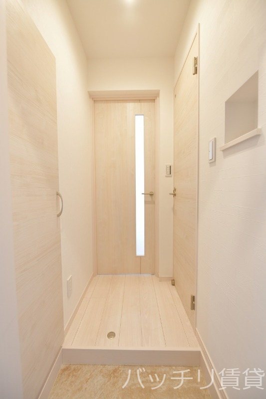玄関　※同型タイプ写真の為、現状優先。