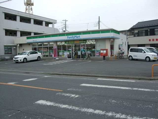 コンビニ　ファミリーマート（コンビニ）まで100m