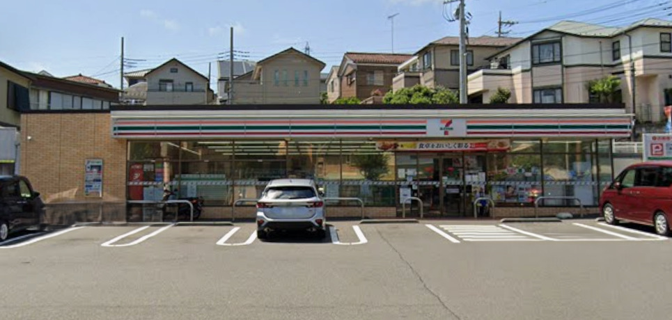 コンビニ　セブンイレブン 横浜六ッ川2丁目店（コンビニ）まで323m