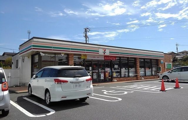 コンビニ　セブンイレブン（コンビニ）まで650m