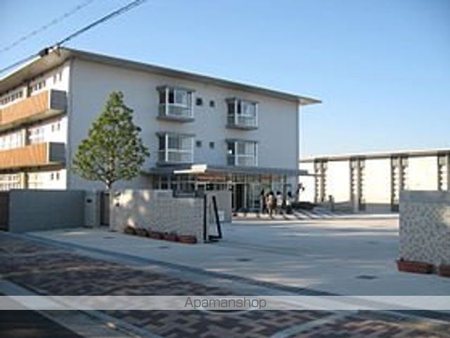 中学校　木津川市立木津南中学校（中学校）まで1832m