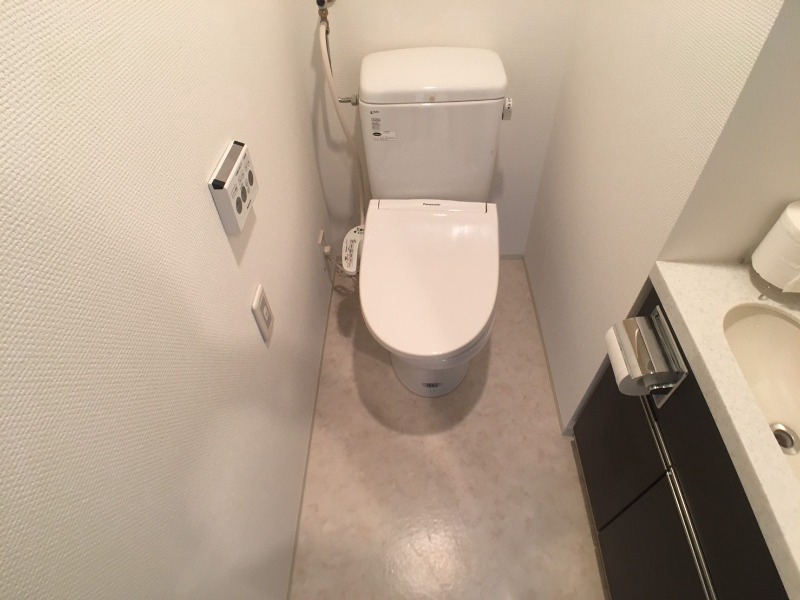 トイレ　ウォシュレット機能がついたトイレ。安心して使用できますね。