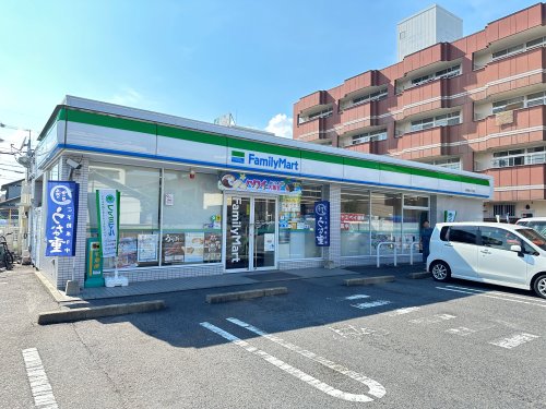 コンビニ　ファミリーマート 津栄町二丁目店（コンビニ）まで453m