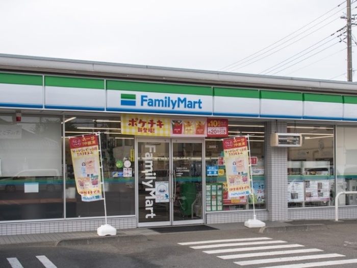 コンビニ　ファミリーマート小平たかの街道店（コンビニ）まで300m