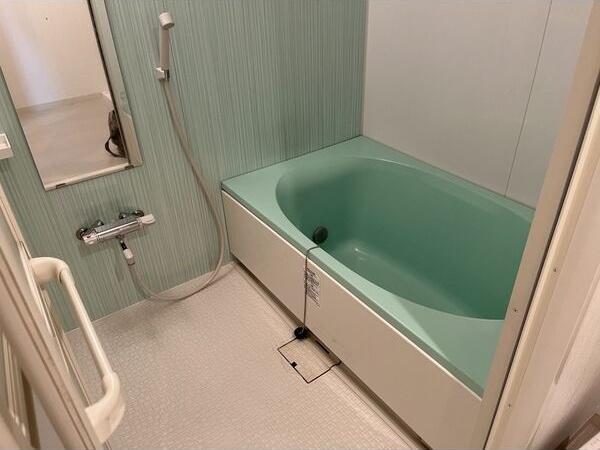 バス・シャワールーム　※写真は同じマンションの違う部屋のものになります。反転タイプ
