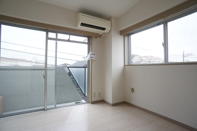 居室・リビング　２面採光なので、明るく風通しのよいお部屋です♪