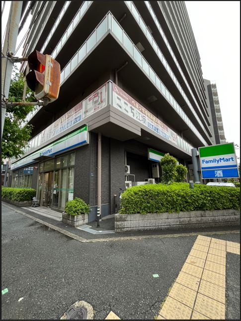 コンビニ　ファミリーマート（コンビニ）まで142m