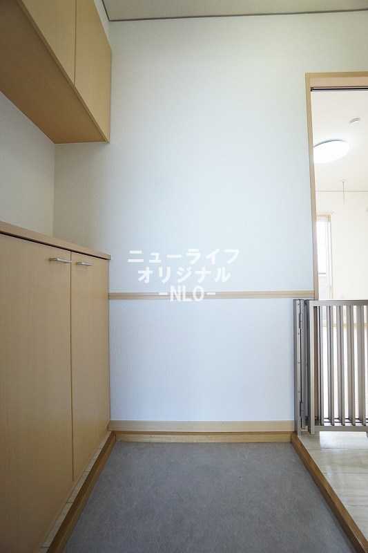 玄関　ペットの飛び出しを防ぐペットゲート付き玄関