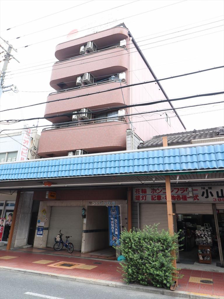 建物外観　商店街内にあるきれいな物件です