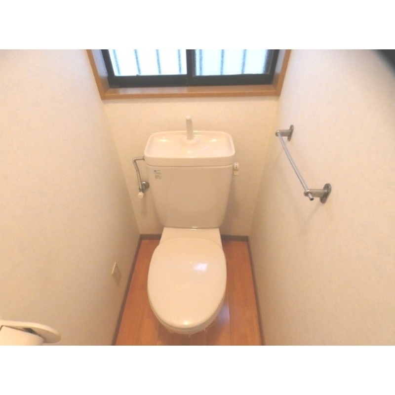 ＪＲ鹿児島本線 春日駅 徒歩10分 2階建 築40年のトイレ写真