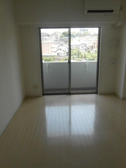 居室・リビング　★★明るい洋室★★