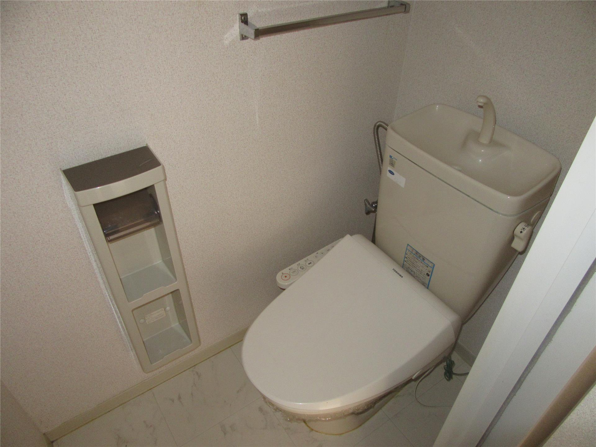 トイレ　写真はイメージです。実際のお部屋と異なる場合があります。