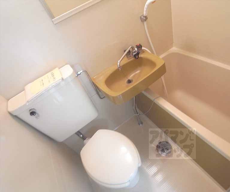 バス・シャワールーム　ユニットバス・鏡付き