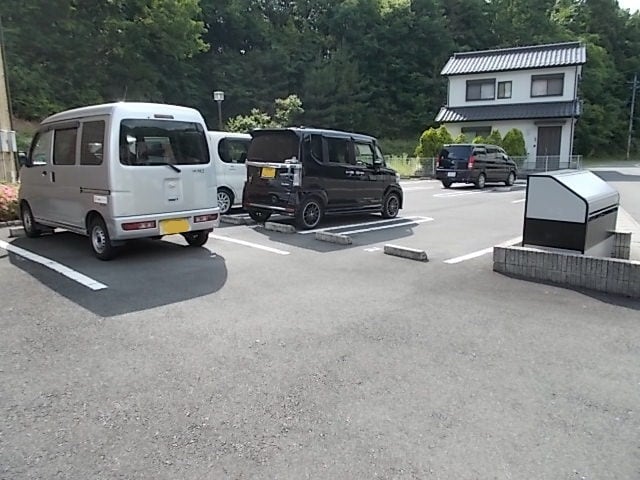 【ヴェル　サイユの駐車場】