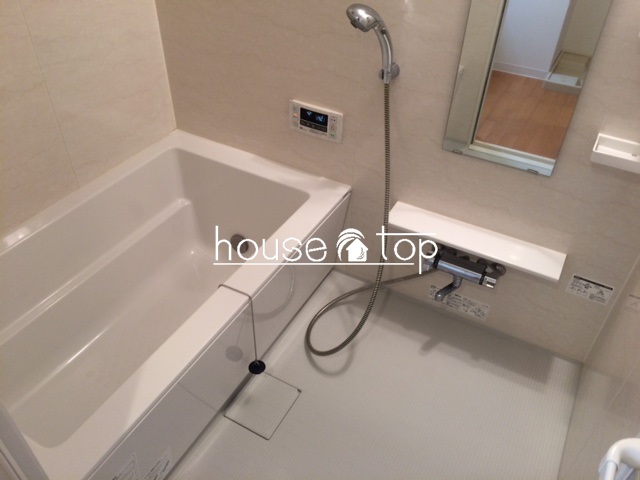 バス・シャワールーム　浴室換気乾燥機！追い焚き給湯式バス！ゆったりとした浴槽です♪