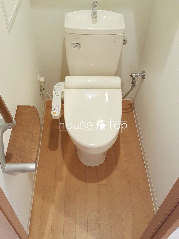 トイレ　ウォシュレット付き！水廻りもきれいにリフォーム済みです♪