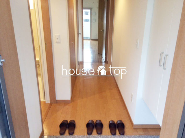 玄関　シューズボックスの仕切り板も外せるのでブーツも収納可能です！