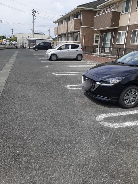 【八女市稲富のアパートの駐車場】