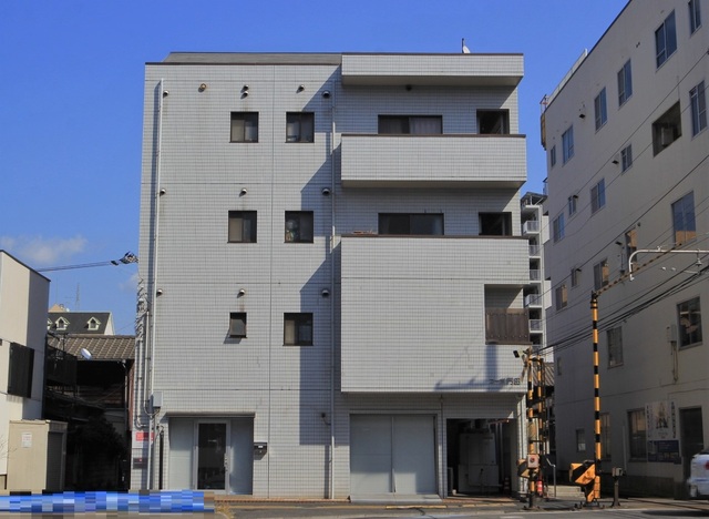 松山市本町のマンションの建物外観