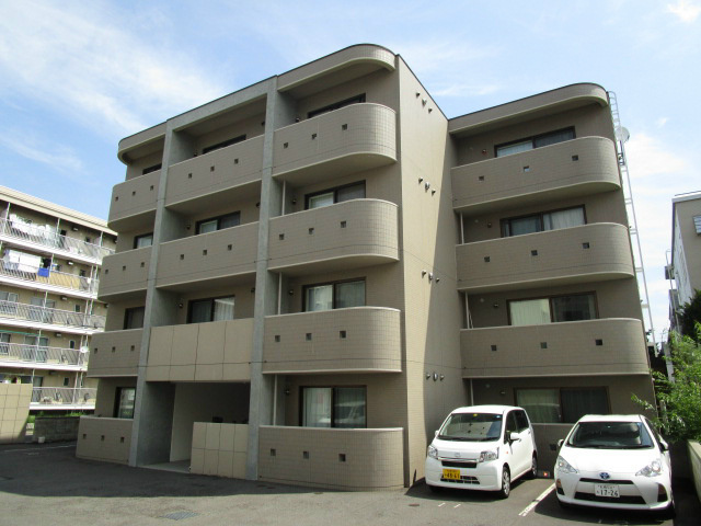 札幌市東区北二十条東のマンションの建物外観