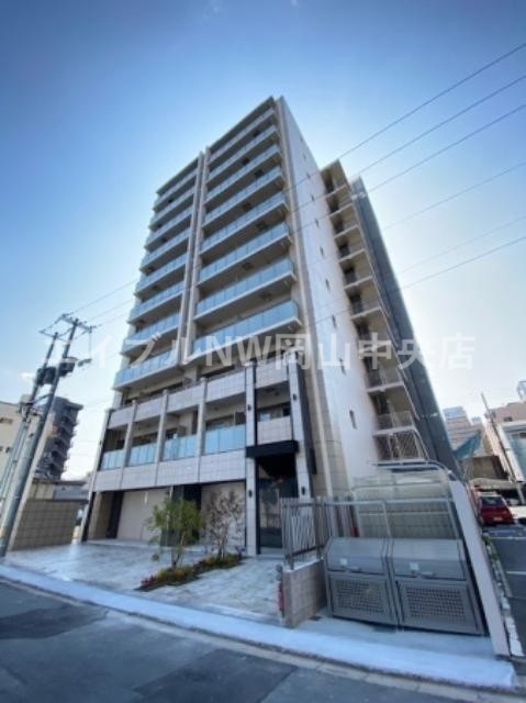 【岡山市北区表町のマンションの建物外観】