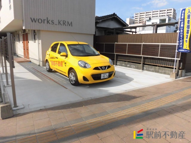 【ｗｏｒｋｓ＿ＫＲＭ　（ワークス久留米）の駐車場】