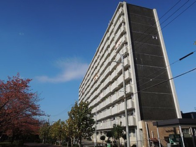 堺市南区三原台のマンションの建物外観