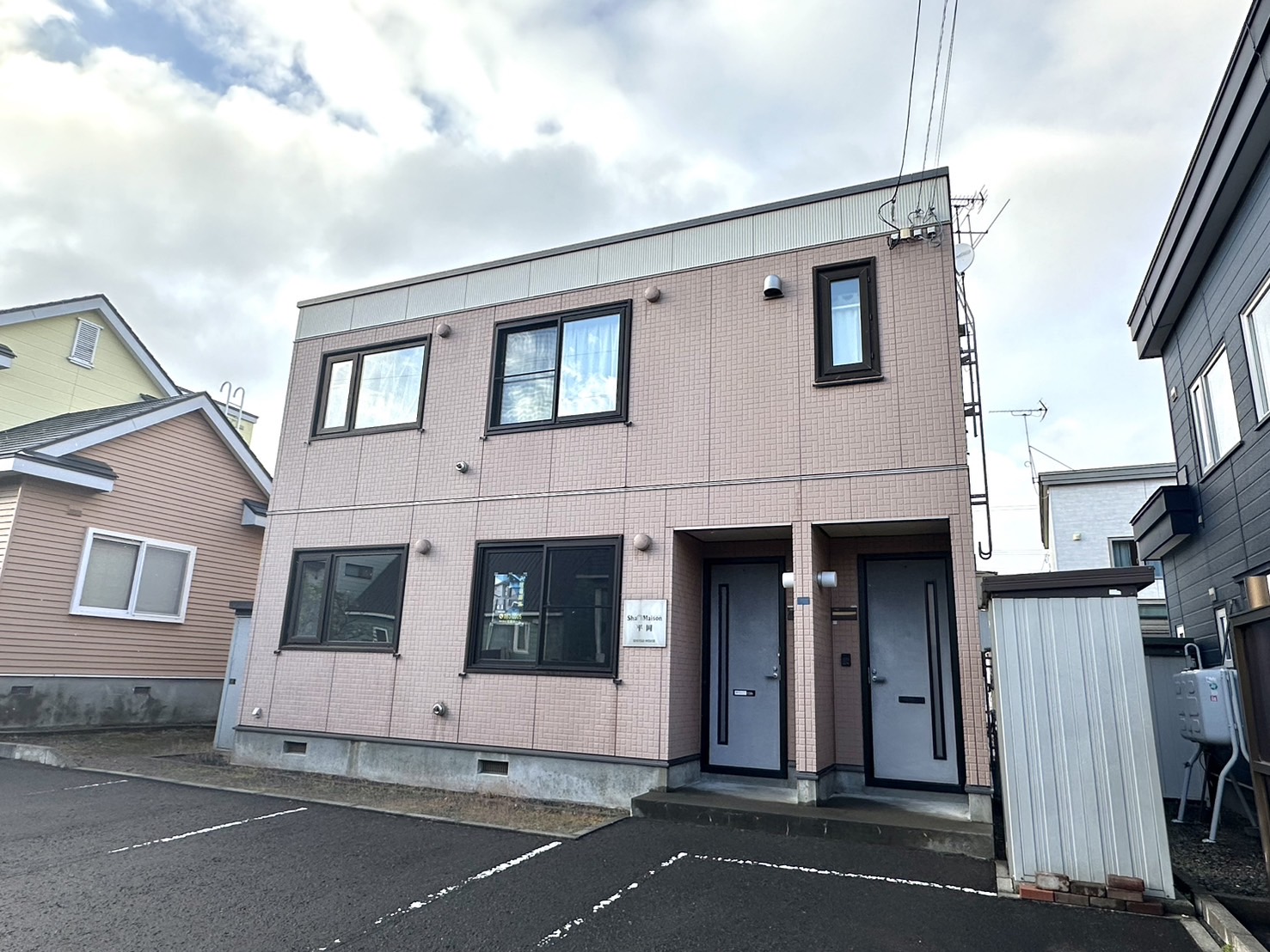 札幌市清田区平岡九条のマンションの建物外観