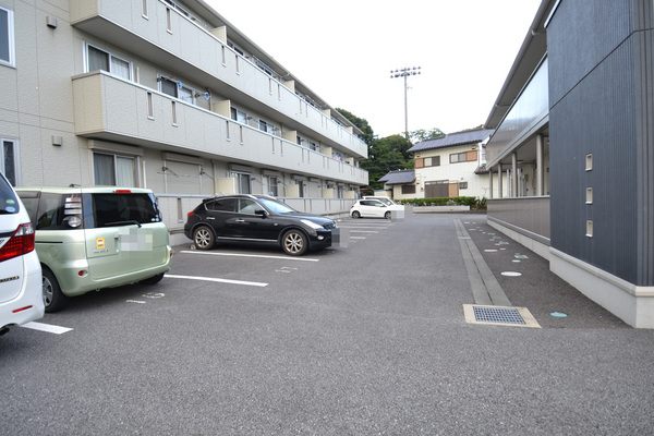 【ラフィネ・タウンIの駐車場】