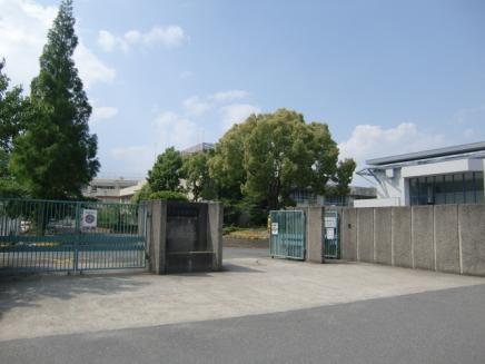 【和泉市池上町のアパートの中学校】