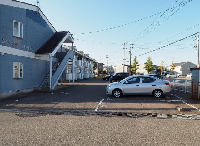 【野々市市押野のアパートの駐車場】