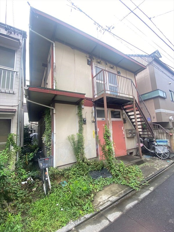 江東区亀戸のアパートの建物外観