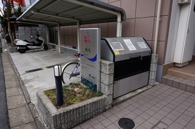 【京都市伏見区土橋町のマンションのエントランス】