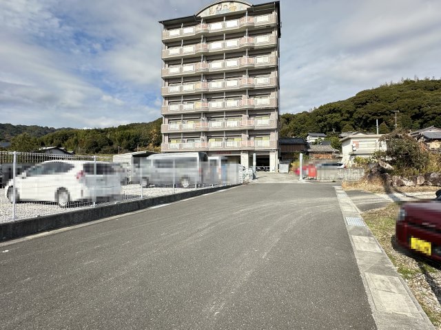 南国市岡豊町小蓮のマンションの建物外観